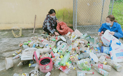Phụ nữ Lục Yên phòng, chống rác thải