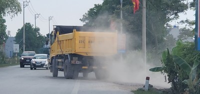 Cảnh báo ô nhiễm môi trường, mất an toàn giao thông từ ‘binh đoàn’ xe tải chở đất ở TX Quảng Yên