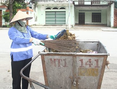 Công nhân quét rác thành đại biểu HĐND thành phố