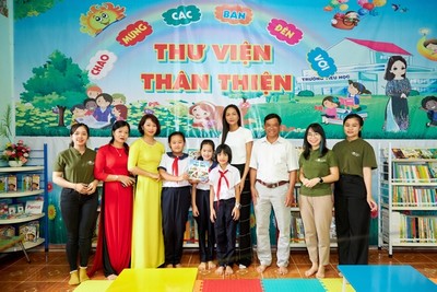 Gia Lai: Hoa hậu H'Hen Niê trao thư viện thân thiện cho học sinh tiểu học