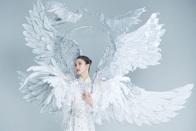 Phương Nhi đem trang phục National Costume của Nhà thiết kế 14 tuổi đến Miss International
