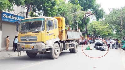 Hà Nội: Nam shipper tử vong tại chỗ sau va chạm với xe tải