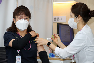 Hàn Quốc tiêm vắc xin ngừa biến thể XBB.1.5