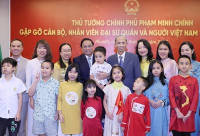 Thủ tướng Phạm Minh Chính gặp gỡ bà con cộng đồng người Việt Nam tại Saudi Arabia