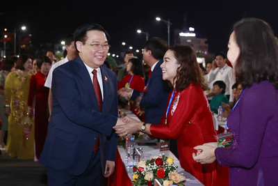 Chủ tịch Quốc hội Vương Đình Huệ dự khai mạc Lễ hội Cà phê tỉnh Sơn La