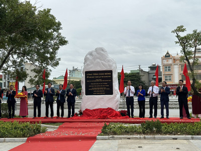 Quảng Ninh gắn biển loạt công trình kỷ niệm 60 năm thành lập tỉnh