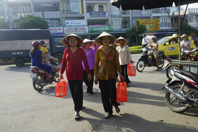 Phụ nữ tỉnh Long An phát động phong trào xách giỏ đi chợ, thực hiện nếp sống xanh