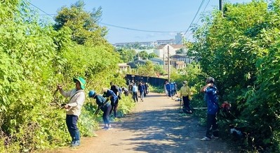 Gia Lai: Tuổi trẻ Chi Lăng ra quân dọn dẹp vệ sinh môi trường trên địa bàn phường