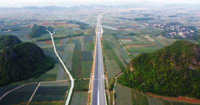 Đi dọc cao tốc 12.000 tỷ "kéo" Thanh Hóa về gần Hà Nội: Kỳ vĩ cảnh sắc hai bên tuyệt đẹp như tranh
