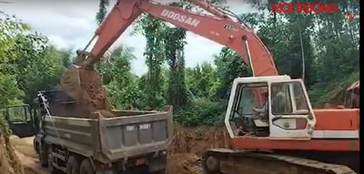 Quảng Ngãi: Người dân bức xúc vì vận chuyển đất gây ô nhiễm môi trường