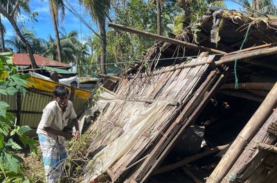Bangladesh: Bão Hamoon hoành hành khiến 3 người thiệt mạng