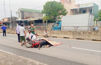 Thanh Hóa: Va chạm với xe tải, 2 cha con tử vong thương tâm