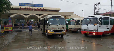 Nhiều điểm sạt lở, đường sắt Bắc - Nam điều xe trung chuyển hành khách qua Hà Tĩnh