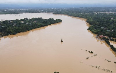 Hà Tĩnh: Mưa lũ vẫn diễn biến phức tạp, nhiều địa phương bị ngập lụt, sạt lở
