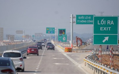 Hà Nội lắp đặt thêm biển báo giao thông trên cao tốc, quốc lộ