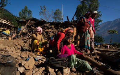 Kết thúc tìm kiếm, tập trung cứu trợ người còn sống sót sau động đất tại Nepal