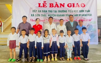 Khánh Hòa: Lễ bàn giao bếp ăn bán trú cho Trường Tiểu học Sơn Thái