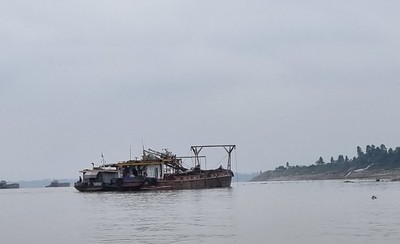 Hà Nội: Điều tra dấu hiệu 2 tàu hút khai thác cát trái phép trên sông Hồng