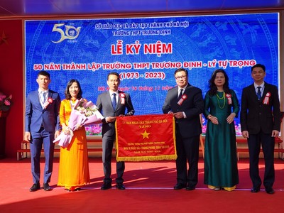 Hà Nội: Trường THPT Trương Định long trọng tổ chức Lễ kỷ niệm 50 năm Ngày thành lập