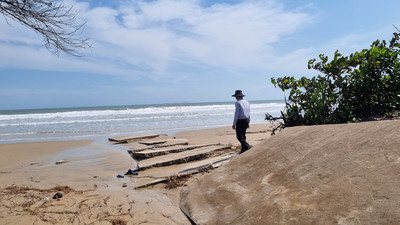 Cảnh báo nguy cơ cao sạt lở bờ biển ở khu vực Trung Bộ và Đông Nam Bộ