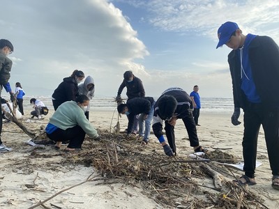 2.000 đoàn viên, thanh niên dọn rác dọc bãi biển Đà Nẵng