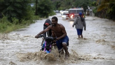Mưa lũ và bão lớn đang hoành hành tại nhiều nước, gây thiệt hại nghiêm trọng