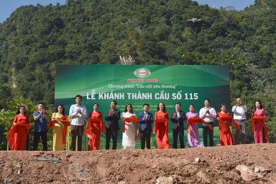 Nhựa Tiền Phong khánh thành Cầu nối yêu thương tại huyện huyện Đà Bắc, tỉnh Hoà Bình
