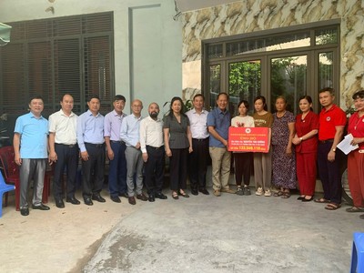 Chủ tịch UBND tỉnh Bắc Giang tặng Bằng khen Câu lạc bộ Báo chí Bắc Giang tại Hà Nội