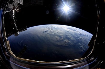 Nhìn Trái đất từ không gian sẽ nhận ra điều "loài người tự dối mình"