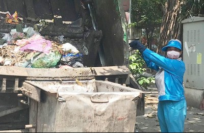 Chị Vũ Thị Ngà: 38 tuổi nhưng 20 năm gắn bó với công việc vệ sinh môi trường