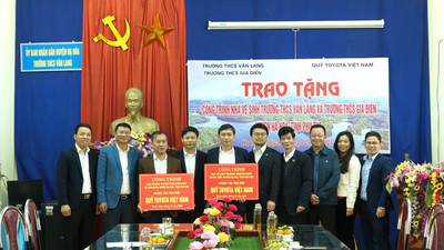 Quỹ Toyota Việt Nam bàn giao 2 nhà vệ sinh cho 2 trường học tại tỉnh Phú Thọ