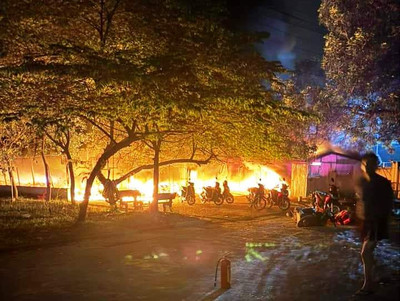 Thanh Hóa: Cháy lớn trong nhà để xe của Trường Đại học Hồng Đức