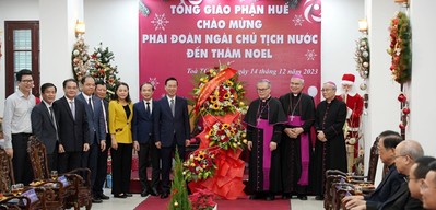 Chủ tịch nước Võ Văn Thưởng đến thăm, chúc mừng Tòa Tổng Giám Mục Tổng Giáo phận Huế.