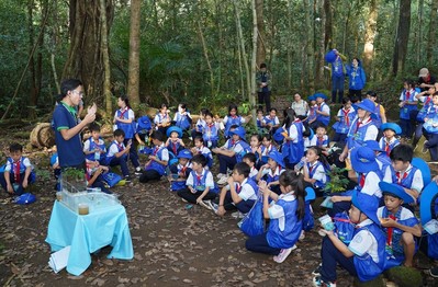 Đồng Nai: Học sinh trải nghiệm "lớp học trong rừng" tại Vườn Quốc gia Cát Tiên