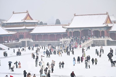 Trung Quốc: Tuyết rơi dày ở thủ đô khiến nhiều hoạt động đình trệ