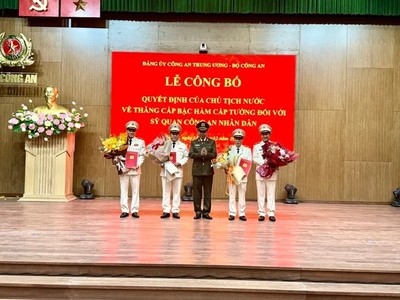 Thăng bậc hàm lên thiếu tướng cho Phó Giám đốc Công an TP.HCM Mai Hoàng