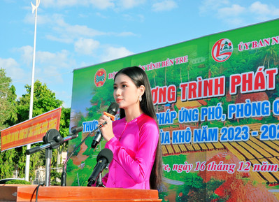 Những hình ảnh về Hoa hậu Nguyễn Thanh Hà tại sự kiện ứng phó, phòng chống xâm nhập mặn tại Bến Tre