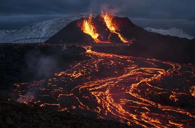 Iceland: Núi lửa phun trào tại bán đảo Reykjanes