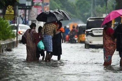 Mưa lớn làm tê liệt nhiều vùng tại Ấn Độ