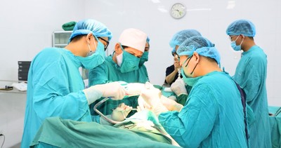 Bệnh viện Kiến An: Phẫu thuật thay khớp háng toàn phần cho bệnh nhân