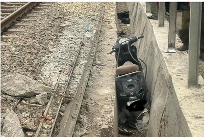 Hà Nội: Hai phụ nữ bị tàu hỏa cán tử vong tại chỗ khi vượt qua lối đi tự mở