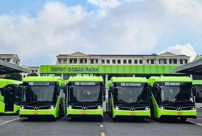 Mở tuyến xe buýt điện VinBus kết nối nội đô Hà Nội tới sân bay Nội Bài