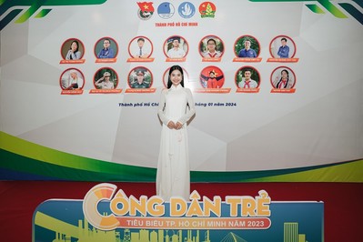 Hoa hậu Môi trường Thế giới Nguyễn Thanh Hà vinh dự nhận bằng khen Thanh niên tiêu biểu TP.HCM 2023