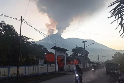 Indonesia: Sơ tán hơn 2000 người dân do núi lửa phun trào