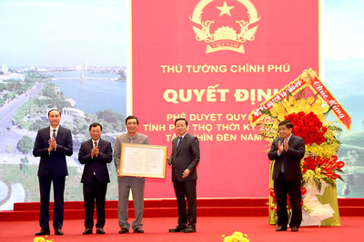 Phó Thủ tướng Chính phủ Trần Hồng Hà trao Quyết định phê duyệt Quy hoạch tỉnh Phú Thọ