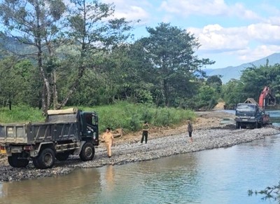 Các phương tiện khai thác cát lậu trên suối Đạ M’ri tại tỉnh Lâm Đồng đã bị tạm giữ