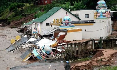 Nam Phi: Mưa lớn, lũ lụt kéo dài khiến 11 người thiệt mạng