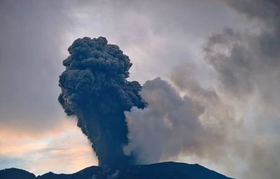 Indonesia: Sơ tán 6.500 người do núi lửa Lewotobi Laki-laki phun trào