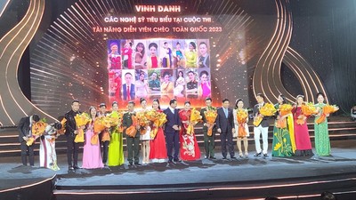 Hai Nghệ sĩ Nhà hát Chèo Thái Bình được vinh danh nghệ sĩ tiêu biểu năm 2023