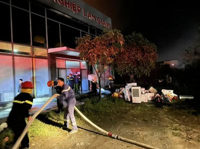Hà Tĩnh: Hiện trường của vụ cháy xưởng gỗ trong đêm